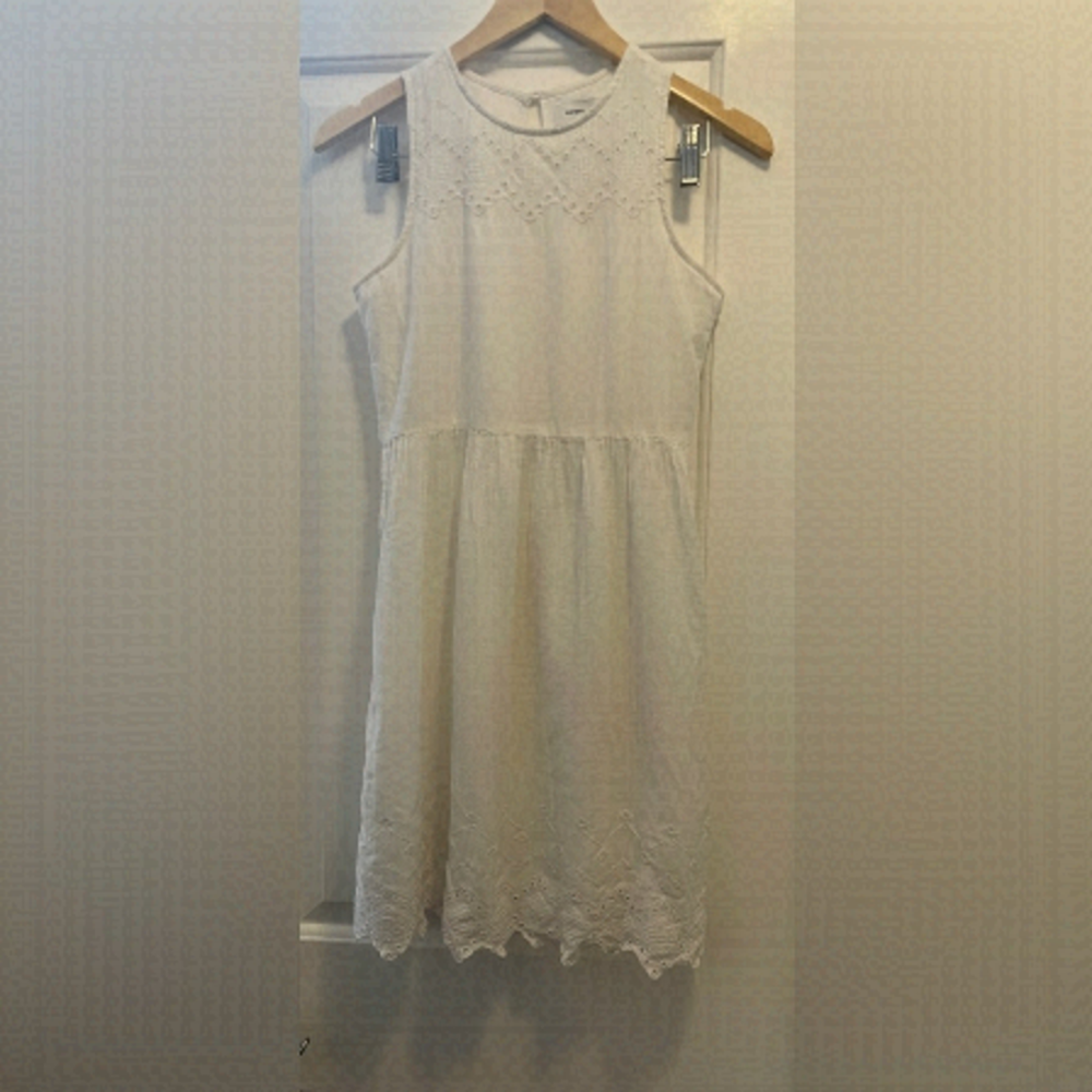 D4 - Old Navy - White Eyelet Dress